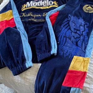 Modelo track suit